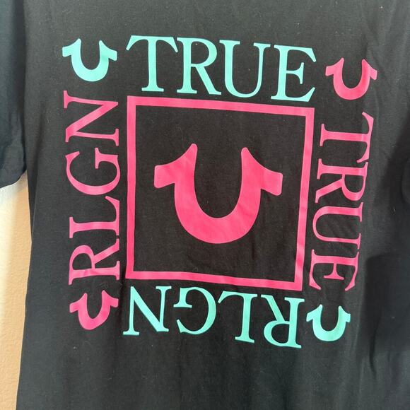 NEW True Religion Crystal Box Black Blue Pink Short Sleeve T-Shirt Mens Medium M - Picture 2 of 6